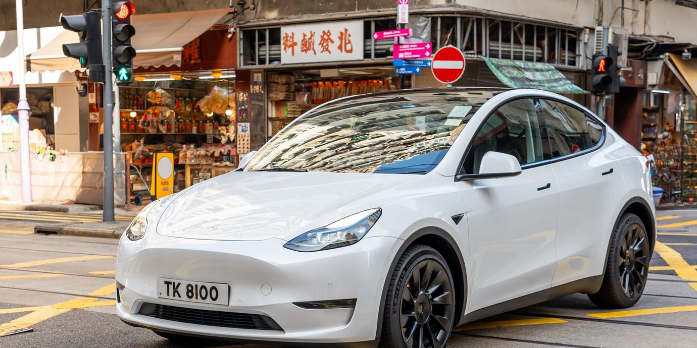 Teslaägare i Kina lurar autopilot med plasthuvud