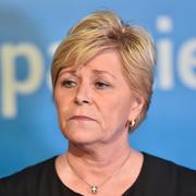 Siv Jensen på pressträffen.  