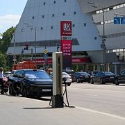 Laddstolpar i Moskva.