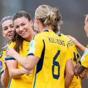 Olivia Schough and Pauline Hammarlund efter 4–0. 