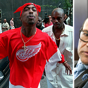 Till vänster: Tupac Shakur spottar mot reportrar efter att ha kommit ut från en rättegång i New York i juli 1994. Till höger: 63-årige Duane Davis står åtalad för mordet på rapstjärnan i september 1996.