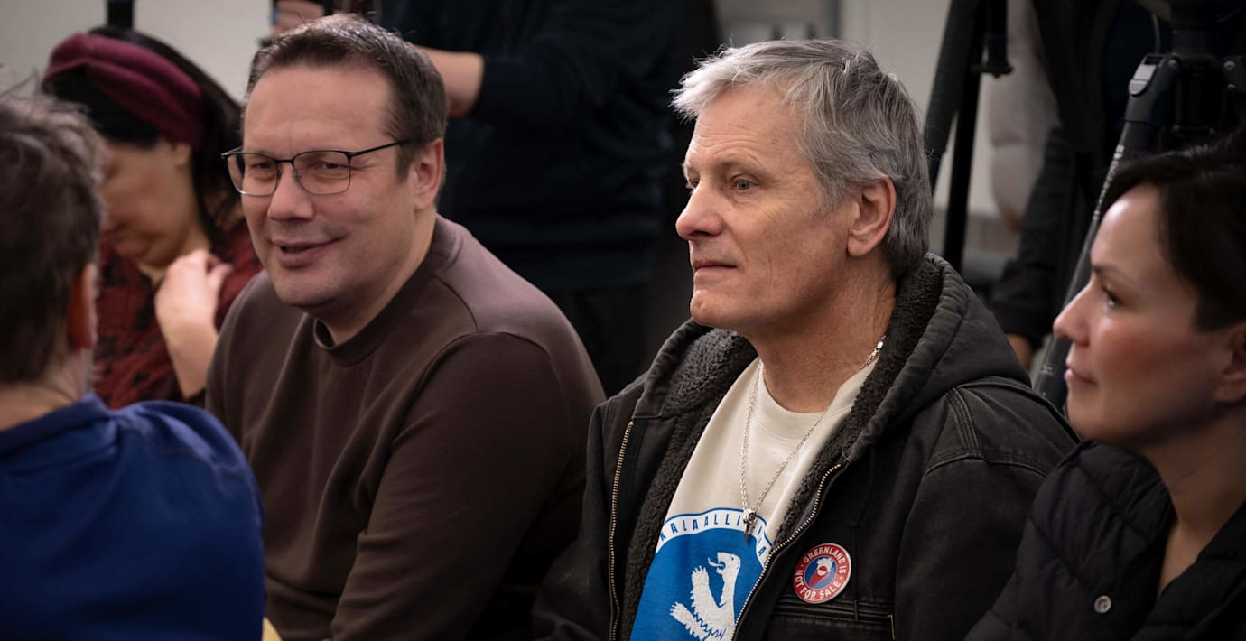 Skådespelaren bar en pin med budskapet att Grönland inte är till salu.