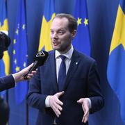 Sverigedemokraternas klimat- och miljöpolitiska talesperson Martin Kinnunen (SD) intervjuas efter en pressträff där regeringens klimathandlingsplan presenterats. 