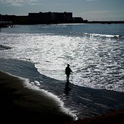 Illustrationsbild: Man på strand. 