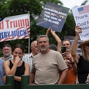 Sydafrikaner visar stöd för Trump i Pretoria.