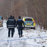 Polis på plats nära det naturområde där attacken inträffade på söndagen. 