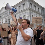 Protester i Kyiv under söndagen.