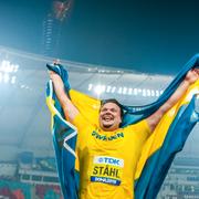 Daniel Ståhl firar sitt VM-guld