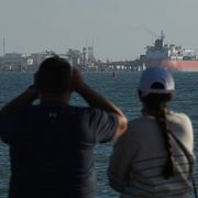 Den ryska oljetankern Anatoly Kolodkin, till höger, i hamnen i Matanzas på Kuba tidigare i veckan.