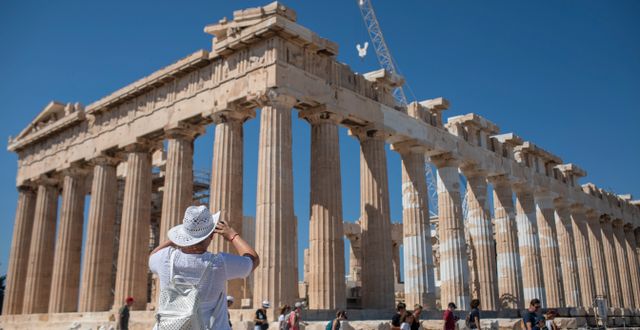 Turister vid Akropolis.  Petros Giannakouris / TT NYHETSBYRÅN