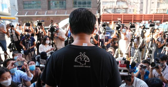 Richard Tsoi, ledare för The Hong Kong Alliance, meddelar att gruppen läggs ned. Kin Cheung / TT NYHETSBYRÅN
