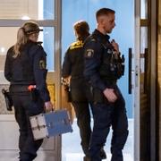 Mannen filmade och spred klipp på den döda kvinnan, efter att hon hoppat mot sin död i samband med ett polisingripande.