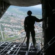 Lastutrymmet på ett av flygvapnets Herkules transportflygplan.