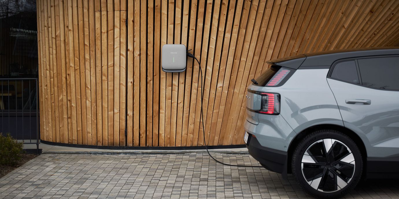 Under första året erbjuder Volvo fri hemladdning för alla som privatleasar eller köper ny elbil.