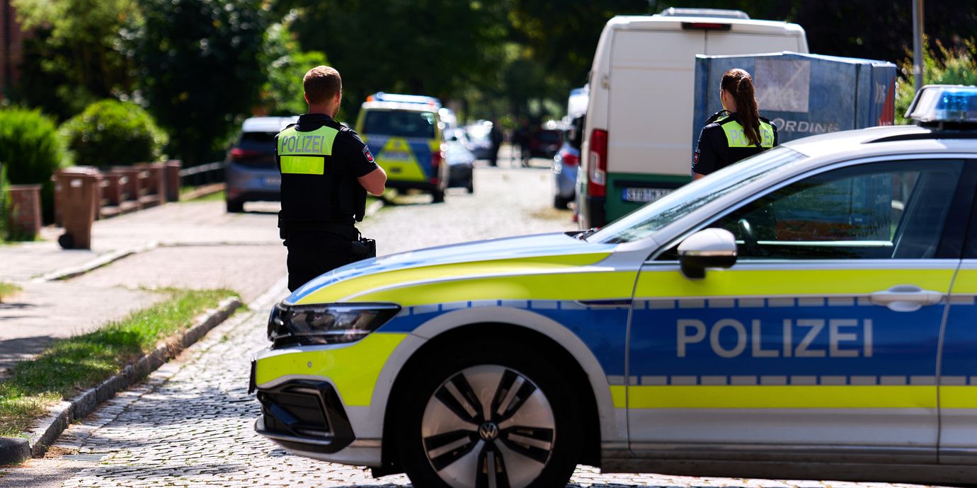Poliser på plats i Stade.