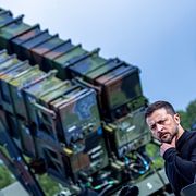 Zelenskyj vid ett Patriot-system.