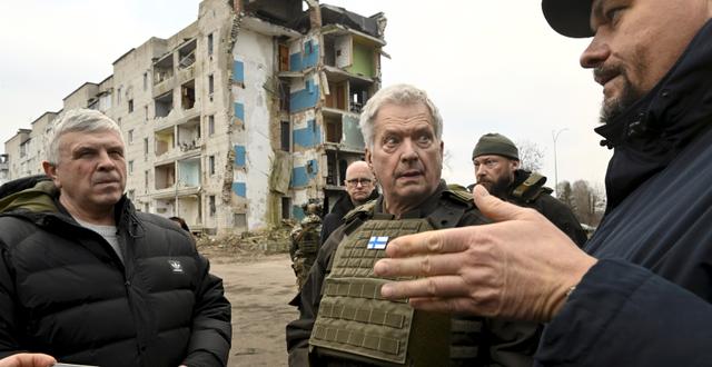Sauli Niinistö besöker Borodjanka i Ukraina. Markku Ulander / AP