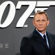  Daniel Craig.