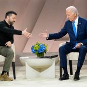 Zelenskyj och Biden på sommarens Natotoppmöte. 