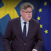 Gunnar Strömmer under dagens pressträff.