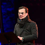 Statsminister Ulf Kristersson vid minnesceremonin i Örebro. 