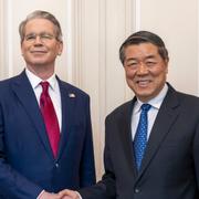 USA:s finansminister Scott Bessent och Kinas vice premiärminister He Lifeng vid ett möte i Schweiz tidigare i maj.