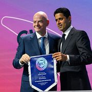 Fifa-toppen Gianni Infantino tillsammans med PSG-ordförande Nasser Al-Khelaifi 2025.
