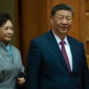 Kinas president Xi Jinping (t.h) tillsammans med sin fru Peng Liyuan.