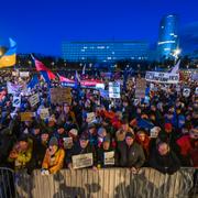 Runt 15 000 personer demonstrerade i Bratislava den 10 januari mot Ficos besök hos Vladimir Putin i december. 