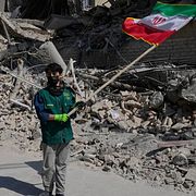 En totalförstörd polisstation i Teheran, Iran den 4 mars 2026.