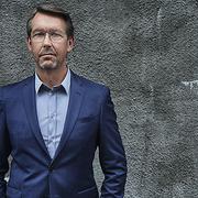 Hasse Aro tänker inte sluta konfrontera buset.