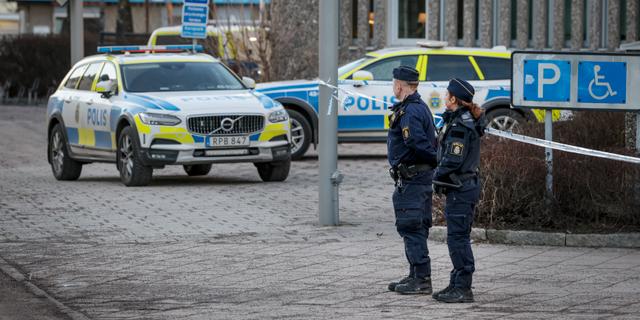Avspärrningar utanför polishuset på måndagen. Magnus Andersson/TT