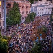 Demonstrationer mot den nya lagen i Kyiv på onsdagskvällen. 