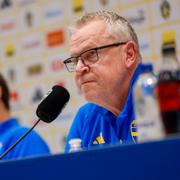 Albin Ekdal och förbundskapten Janne Andersson under en pressträff efter herrlandslagets träning på Friends Arena inför sista EM-kvalmatchen. 