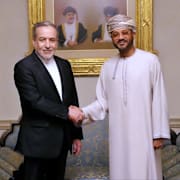 Irans utrikesminister tillsammans med Omans motsvarighet. 