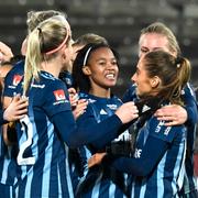 Djurgården firar efter Linda Maserame Motlhalos 2–0-mål mot Uppsala. 