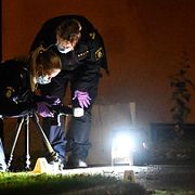Polisens tekniker arbetar på mordplatsen den 5 november 2025. 