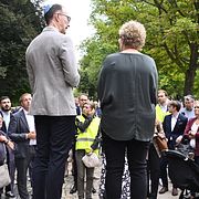 Kippavandring till stöd för den judiska minoriteten och för att motverka antisemitism med lokalpolitikerna Jan Jönsson (L) och Karin Wanngård (S) i Stockholm den 23 augusti 2024.
