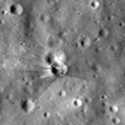 Före och efter Space X-raketdelen kraschade in i månen.