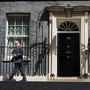 Keir Starmer lämnar Downing Street. Arkivbild från 20 maj.