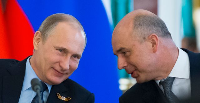 Rysslands president Vladimir Putin och finansminister Anton Siluanov. Alexander Zemlianichenko / Ap