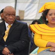 Thomas Thabane och han nuvarande hustru Maesaiah Thabane.