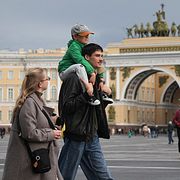 Familj i Sankt Petersburg. Illustrationsbild.