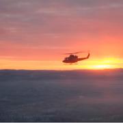 Flyktingboende och helikopter. Illustrationsbilder. 