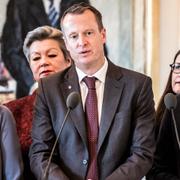 Anders Ygeman flankerad av Åsa Lindhagen (MP) och Mikael Damberg (S).