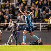 Djurgårdens Johanna Renmark jublar efter 1-2.