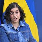 Utbildningsminister Simona Mohamsson (L) vill inte se snusförbud för lärare under skoltid.