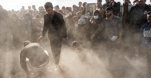 Begravning i al-Malikiyah i norra Syrien Baderkhan Ahmad / AP