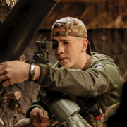 Bild på AR-15/ukrainsk soldat. 
