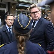 Statsminister Ulf Kristersson (M) och justitieminister Gunnar Strömmer (M) besökte Gävle med anledning av helgens skjutning där en 13-årig gärningsman sköt sex personer. 